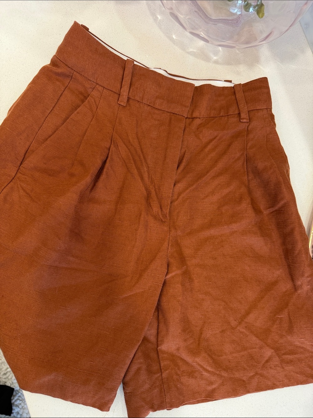 Aritzia Wilfred « The Effortless Pant »Rust Brown High-Waist Bermuda Shorts